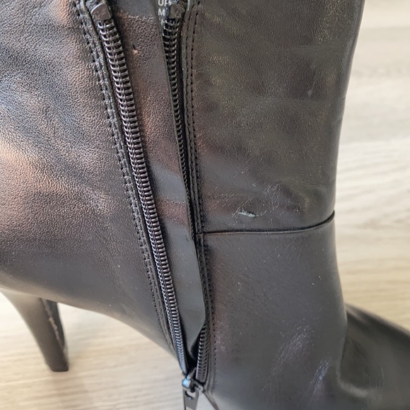 Heeled ankle bootie - Picture 6 of 7